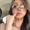 New luxurious diamond-encrusted sunglasses for women in a sweet and cool Instagram style, y2k rectangular sunglasses for hot girls, cycling and street photography glasses Application Scenario